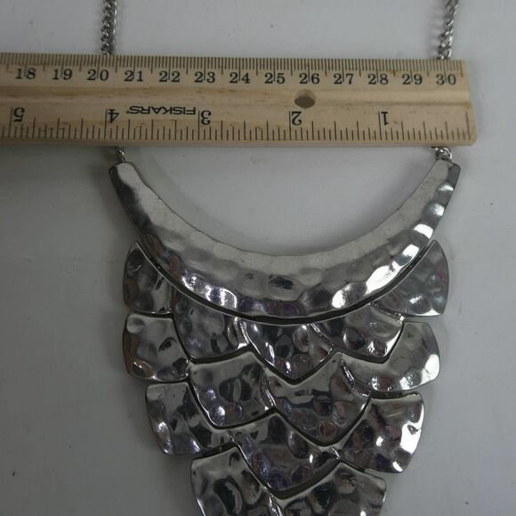 Silver Tone Articulated Scale Hammered Metal Bib Statement Necklace Adjustable - Picture 4 of 11